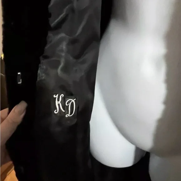 NWOT The fur is sheered muskrat woman’s coat. With detachable hood. - Picture 6 of 9